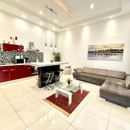 Amazing Swedish 3 Rooms Apartment In The City Center Budapest Luaran gambar