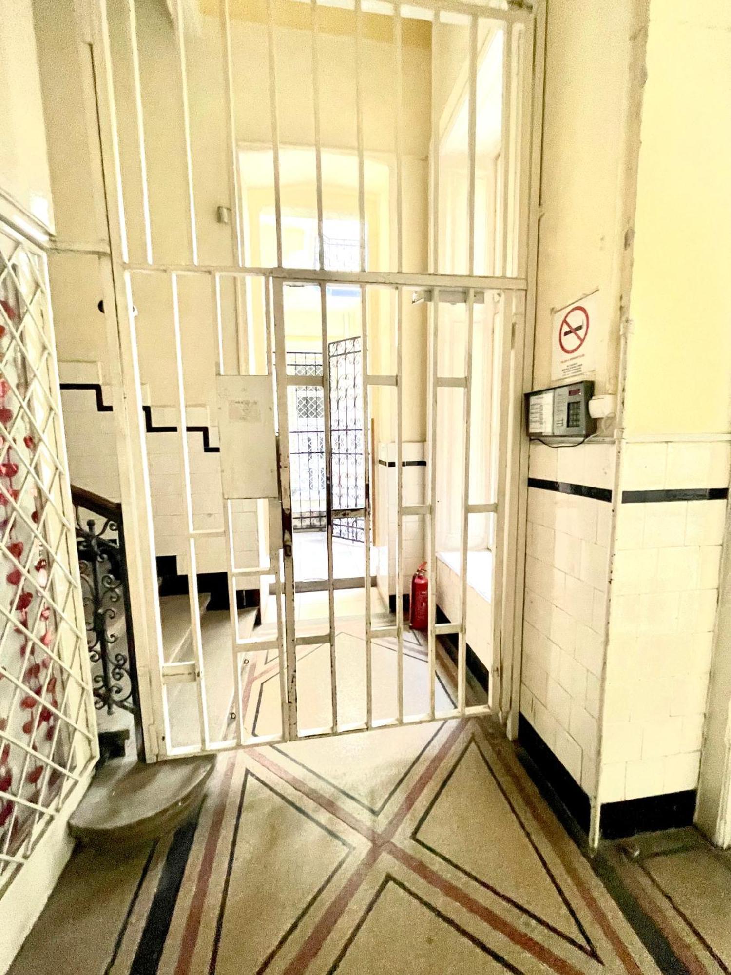 Amazing Swedish 3 Rooms Apartment In The City Center Budapest Luaran gambar